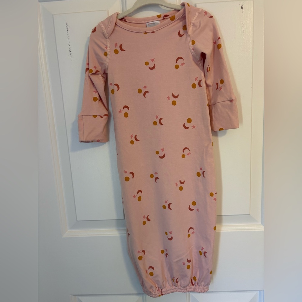 Long Hannasoft Hanna Andersson baby sleep gown in pink celestial print.